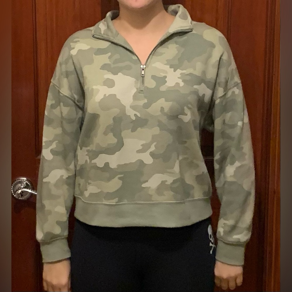 Hippie Rose Half Zip Army Print Sweatshirt Size Medium